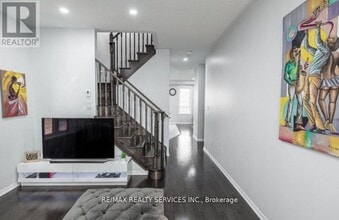 2419 KENTUCKY DERBY Way in Oshawa, ON - Building Photo - Building Photo