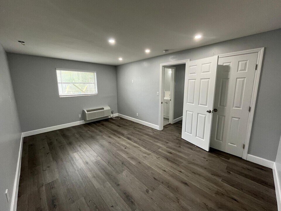 917 NE 22nd Dr in Wilton Manors, FL - Building Photo
