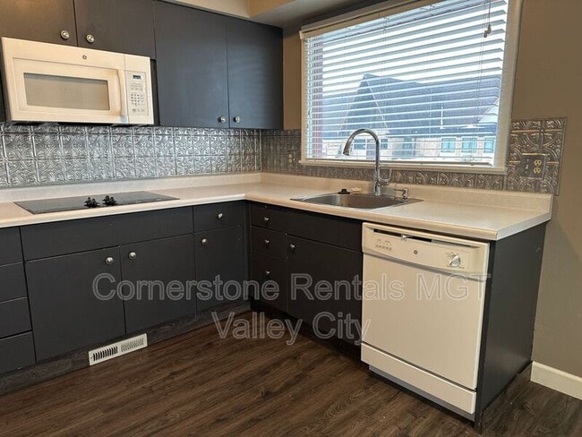 647 8th Ave SW in Valley City, ND - Building Photo - Building Photo