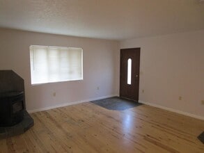 7110 Teenie Rd in Prineville, OR - Building Photo - Building Photo