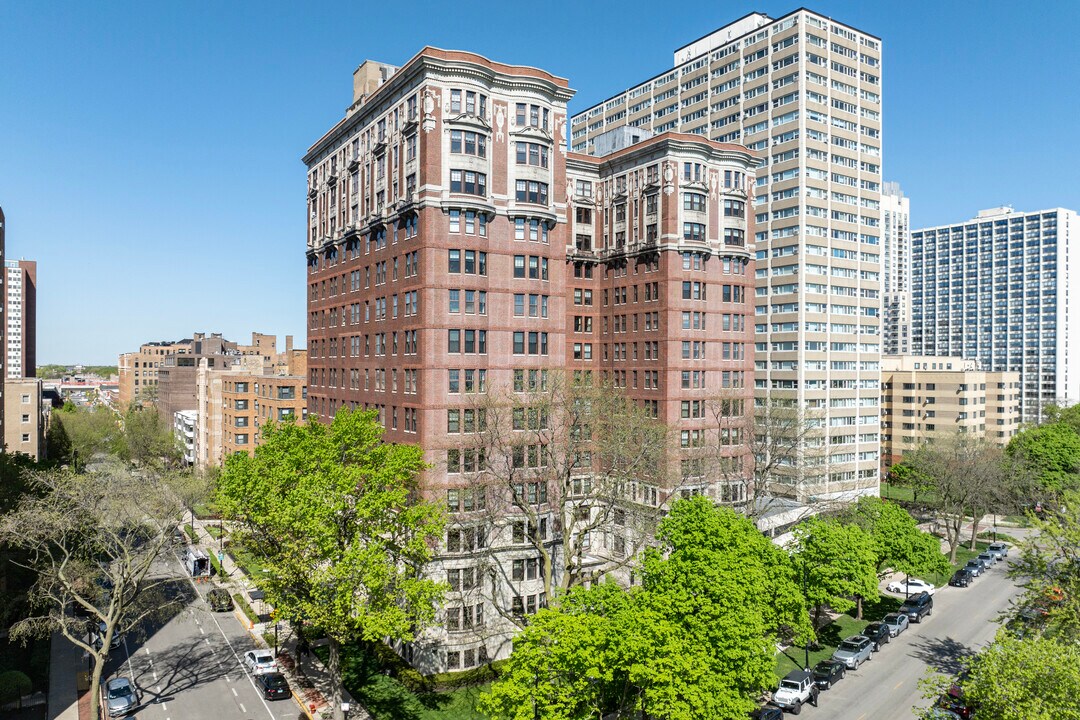 The Aquitania in Chicago, IL - Building Photo