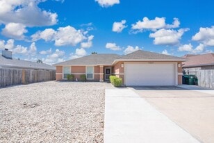 13937 Windjammer Dr in Corpus Christi, TX - Building Photo