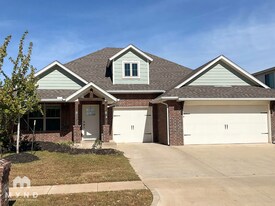 9213 NW 89th St in Yukon, OK - Building Photo