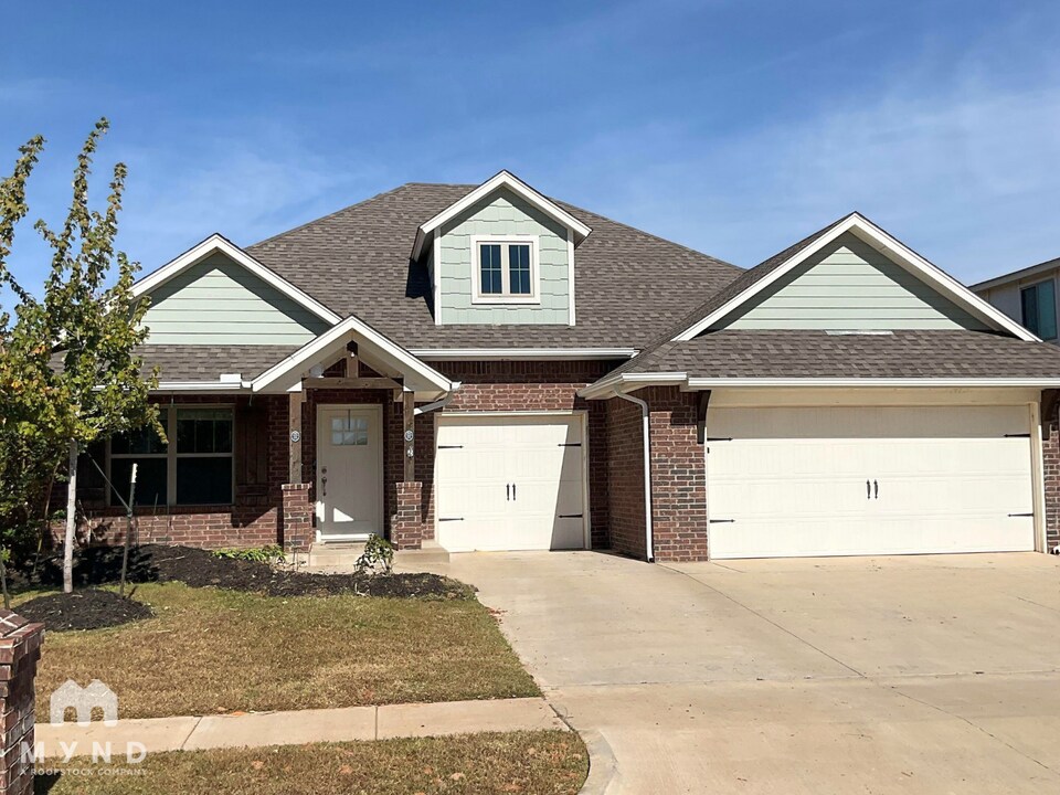 9213 NW 89th St in Yukon, OK - Foto de edificio