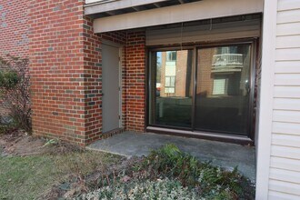 108 Pico Ct in Hamilton, NJ - Foto de edificio - Building Photo