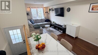 1050 Bristol Rd W in Mississauga, ON - Building Photo - Building Photo