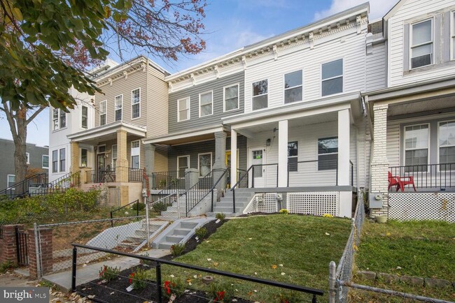 property at 1411 Montello Ave NE