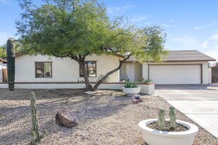1815 W Wikieup Ln in Phoenix, AZ - Building Photo