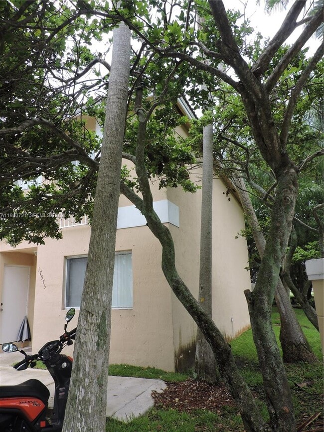 17975 SW 140th Ct in Miami, FL - Building Photo - Building Photo