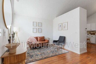 2533 S 1400 W in Woods Cross, UT - Foto de edificio - Building Photo