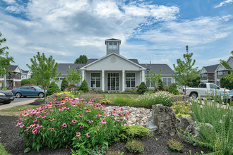 Riverwalk on the Hudson in Cohoes, NY - Foto de edificio - Building Photo