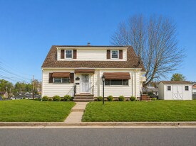 901 Rabens Ave, Unit Apt. 1 in Manville, NJ - Building Photo