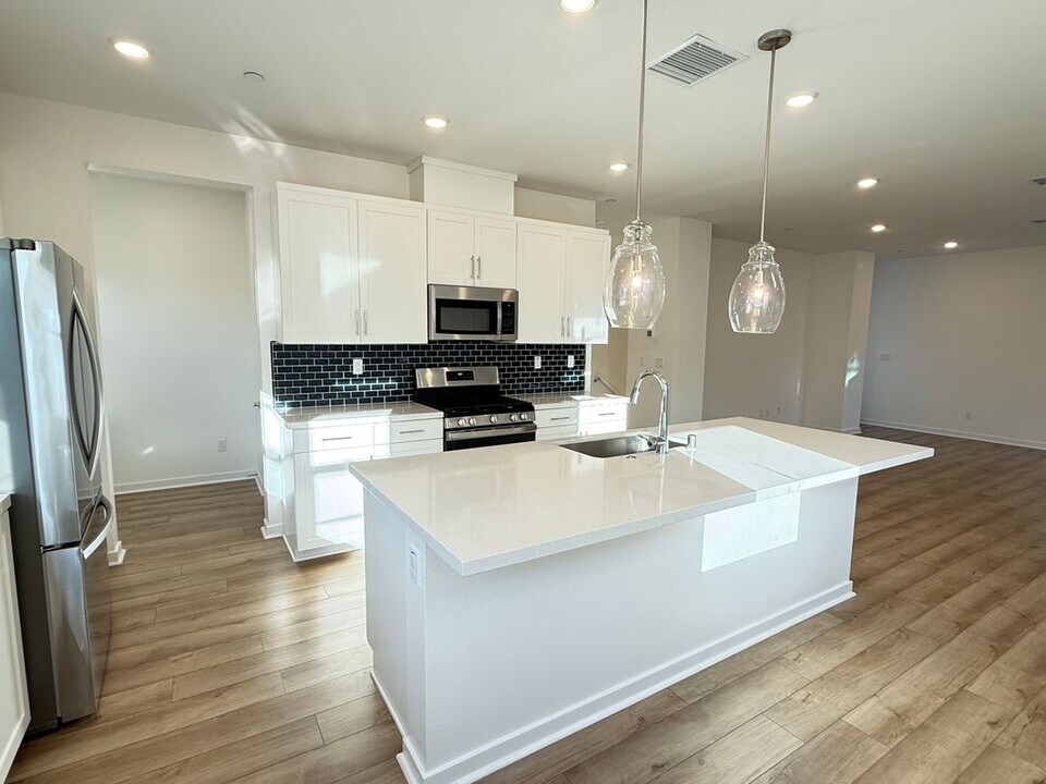 4499 S Grant Pso in Ontario, CA - Building Photo