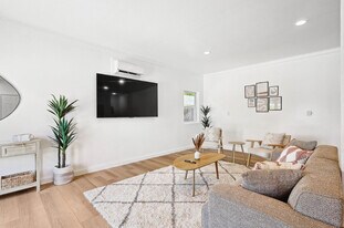 3322 Darby Ln in Denton, TX - Building Photo