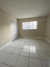 651 NW 177th St-Unit -110 in Miami, FL - Foto de edificio - Building Photo