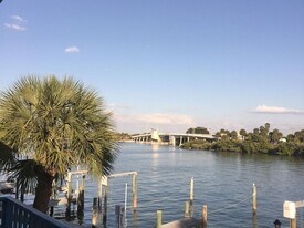 345 Medallion Blvd in Madeira Beach, FL - Building Photo