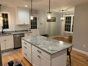 17 1st St in Kingston, NH - Foto de edificio - Building Photo