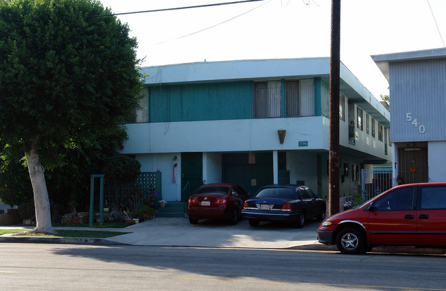 536 W Queen St in Inglewood, CA - Foto de edificio - Building Photo