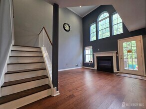 8 Stewart Ct in Old Bridge, NJ - Building Photo - Building Photo