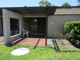 3553 Longmeadow in Sarasota, FL - Building Photo