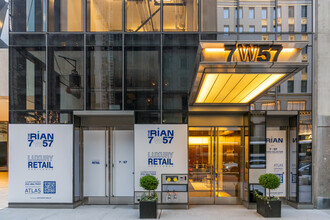 7 W 57th St in New York, NY - Building Photo - Building Photo