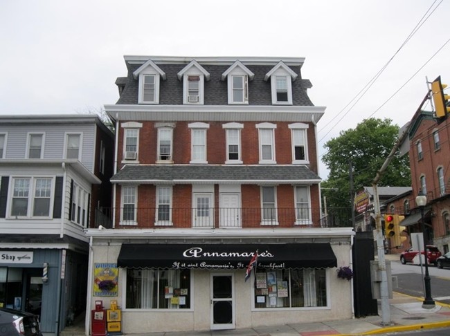 347-349 Main St in Royersford, PA - Building Photo - Building Photo