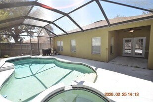 813 Parsons Pointe St in Seffner, FL - Building Photo