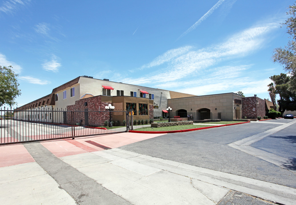 Arbor Court in Lancaster, CA - Building Photo