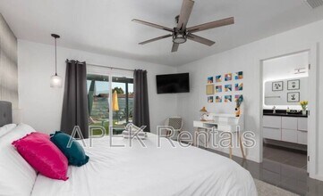 2241 E Finley Rd in Palm Springs, CA - Building Photo - Building Photo