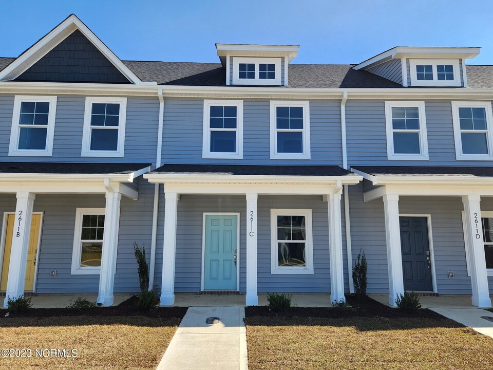 2611 Virginia Mae Ln in Winterville, NC - Foto de edificio