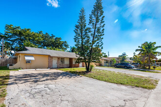 1426 SE 3rd Ter in Deerfield Beach, FL - Building Photo - Building Photo