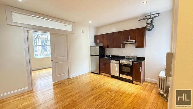 207-209-209 W 11th St