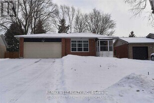 323 Centre St in Shelburne, ON - Building Photo