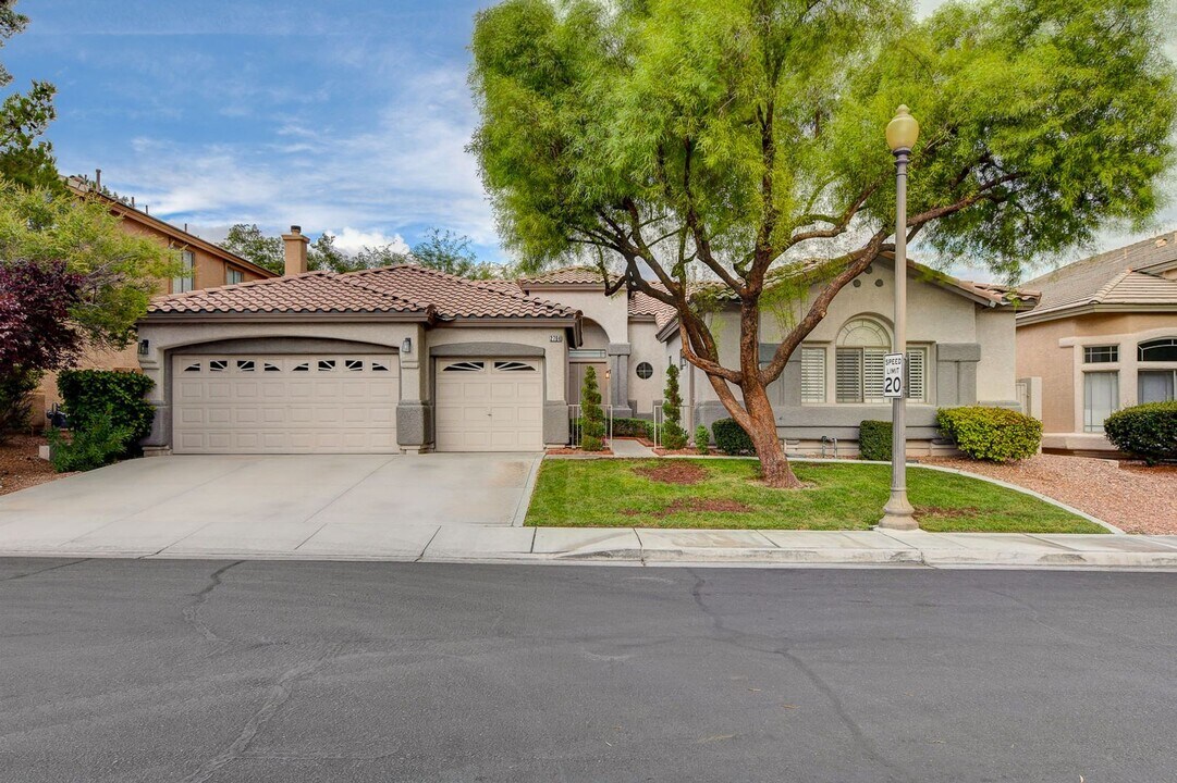 2794 Glen Port St in Las Vegas, NV - Building Photo