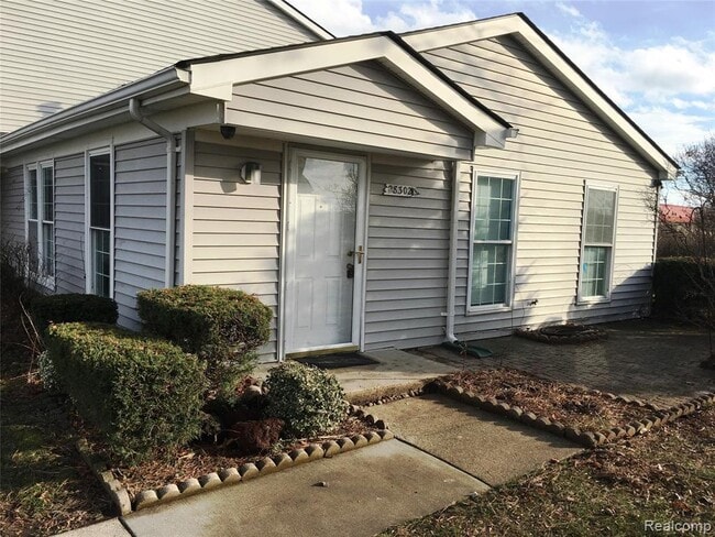property at 28302 Raleigh Crescent Dr