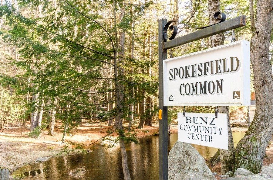 Spokesfield Commons in Center Sandwich, NH - Foto de edificio