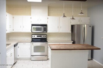 9159 E Broadway Blvd in Tucson, AZ - Building Photo - Building Photo