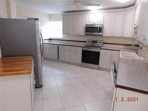 8185 Longbay Blvd in Sarasota, FL - Building Photo - Building Photo