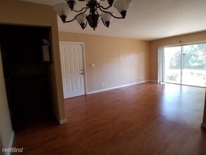 2852 NW 55th Ave-Unit -Apt 1C in Lauderhill, FL - Building Photo - Building Photo