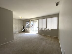 5322 Jade Creek Way in Elk Grove, CA - Building Photo - Building Photo