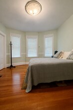 68 Hillside St, Unit 1 in Boston, MA - Foto de edificio - Building Photo