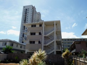 Maile in Honolulu, HI - Foto de edificio - Building Photo