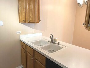 1964 Kenilworth Cir in Hoffman Estates, IL - Building Photo - Building Photo