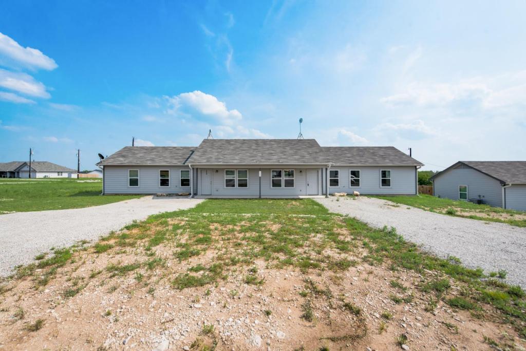 109 Nail Ct in Decatur, TX - Building Photo