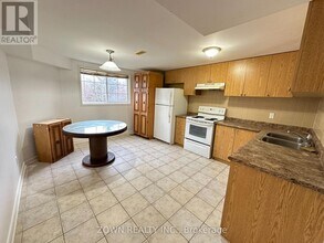 124 Meandering Trail in Toronto, ON - Building Photo - Building Photo