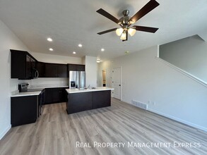 Cozy 2 Bedroom 1.5 Bathroom Townhome in Sioux Falls, SD - Building Photo - Building Photo