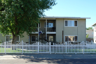 3362 Lerwick Rd in Sacramento, CA - Foto de edificio - Building Photo