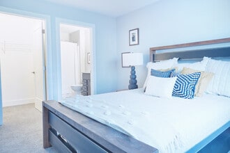 Michigan Meadows in Grand Rapids, MI - Building Photo - Building Photo