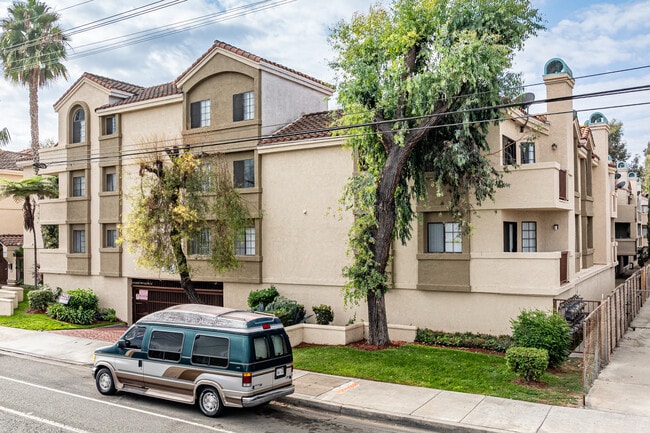 Gardendale Park in Paramount, CA - Foto de edificio - Building Photo