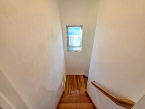 40 Carlton Ave, Unit 1 in Mastic, NY - Foto de edificio - Building Photo